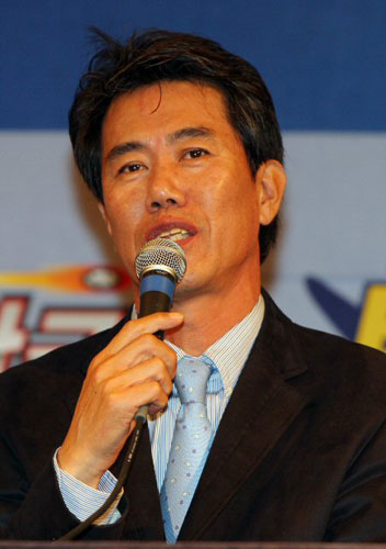 30일 오후 서울 양재동 교육문화회관에서 열린 2009 프로야구 미디어데이에서 히어로즈 김시진 감독이 포부를 밝히고 있다. 