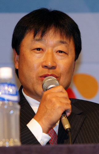  30일 오후 서울 양재동 교육문화회관에서 열린 2009 프로야구 미디어데이에서 LG 김재박 감독이 포부를 밝히고 있다. 