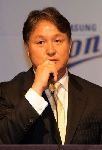  30일 오후 서울 양재동 교육문화회관에서 열린 2009 프로야구 미디어데이에서 두산 김경문 감독이 포부를 밝히고 있다. 