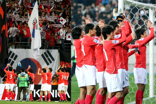 1일 서울월드컵경기장에서 열린 2010 남아공월드컵 아시아예선 한국-북한전에서 한국 대표팀이 1대0으로 승리한 뒤 관중들에게 인사하고 있다. 