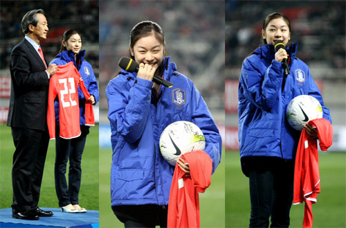 1일 서울월드컵경기장에서 열린 2010 남아공월드컵 아시아예선 한국-북한전에서 피겨퀸 김연아가 관중들에게 인사를 하며 환하게 웃고 있다. 