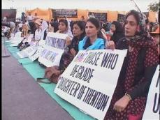 ‘공개 매질 동영상’ 여성들 규탄 시위 