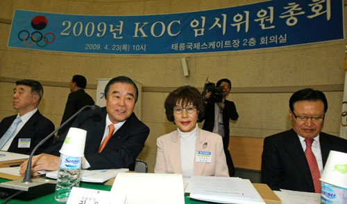 23일 오전 서울 태릉 국제스케이트장 내 대회의실에서 '2009년 대한올림픽위원회(KOC) 임시위원총회'가 열리고 있다. 