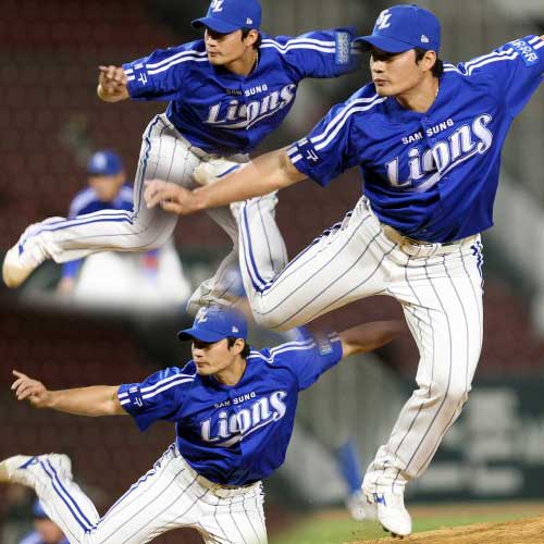 23일 서울 잠실경기장에서 열린 2009 프로야구 LG와 삼성의 경기 9회말 마무리로 마운드에 오른 삼성 오승환이 역투하고 있다.
 