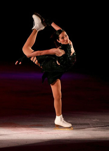 24일 오후 고양시 킨텍스에서 열린 '페스타 온 아이스 2009'에서 2006 토리노 동계올림픽 금메달리스트 아라카와 시즈카(일본)가 연기를 펼치고 있다. 