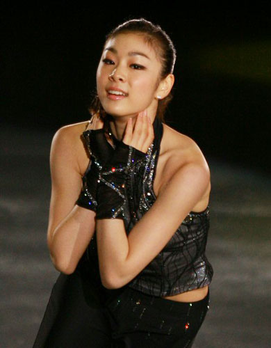 피겨퀸 김연아가 26일 경기도 고양시 킨텍스에서 열린 KCC스위첸 페스타온아이스2009에서 다양한 표정과 함께 멋진 춤을 선보이고 있다. 