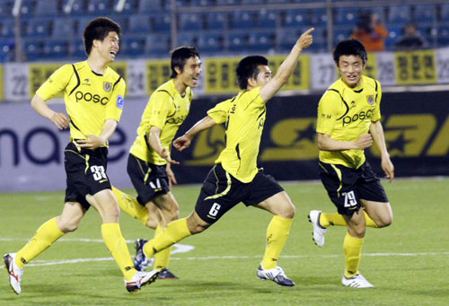 1일 전남 광양전용구장에서 열린 전남 드래곤즈와 경남 FC의 경기에서 두 번째 골을 넣은 전남 정경호가 기뻐하고 있다. 전남 2-0 리드. 