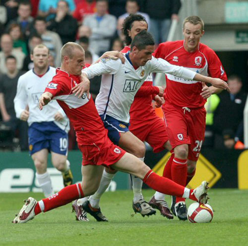 2일(한국시간) 영국 리버사이드 스타디움에서 치러진 2008-2009 잉글랜드 프로축구 프리미어리그 35라운드 미들즈브러와 맨유의 경기에서 맨유 마체다가 미들즈브러  수비를 피해 질주하고 있다. 