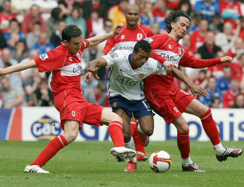 2일(한국시간) 영국 리버사이드 스타디움에서 치러진 2008-2009 잉글랜드 프로축구 프리미어리그 35라운드 미들즈브러와 맨유의 경기에서 맨유 나니가 미들즈브러 수비를 피해 드리블하고 있다. 