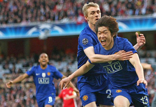6일(한국시간) 영국 런던 에미레이트 스타디움에서 열린 2008-2009 UEFA 챔피언스리그 준결승 맨체스터 유나이티드와 아스널의 경기에서 전반 8분 맨유의 선취골을 터뜨린 박지성이 환호하고 있다. 