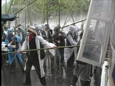 화물연대 시위 32명 영장 심사…“탄압” 