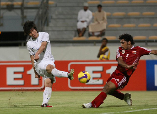 2010 남아공월드컵 아시아지역 최종예선 6차전을 앞두고 2일 오후(현지시간) 두바이 알 와슬 주경기장에서 열린 오만과의 평가전에서 유병수가 슛을 쏘고 있다. 