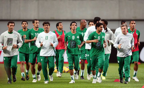  2010남아공 월드컵 아시아지역 최종예선 7차전 한국과의 경기를 앞둔 사우디아라비아 대표팀 선수들이 9일 오후 서울월드컵경기장에서 몸을 풀고 있다. 