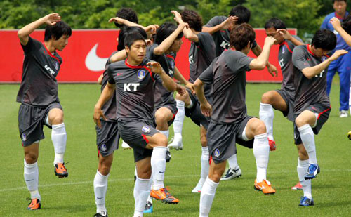 14일 경기도 파주NFC에서 축구 국가대표팀 선수들이 훈련을 하고 있다. 