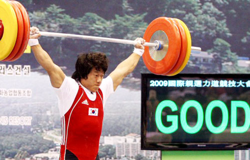 25일 포천종합운동장에서 열린 2009 한.중.일 국제역도경기대회에서 사재혁 선수가 인상 161㎏을 성공하고 있다. 