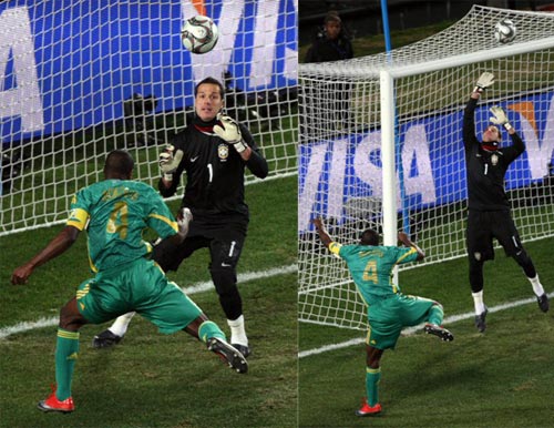 25일(현지시간) 남아프리카공화국 요하네스버그 엘리스 파크에서 열린 2009 국제축구연맹(FIFA) 컨페더레이션스컵 4강, 브라질 골키퍼 줄리우 세자르가 남아공 아론 모코에나의 슛을 막고 있다. 