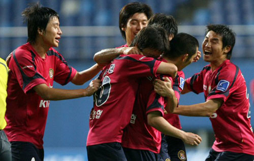 27일 오후 대전월드컵경기장에서 열린 2009 프로축구 대전과 인천의 경기에서 대전 고창현이 골을 넣고 동료들과 즐거워하고 있다. 