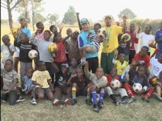남아공 흑인 소년들의 ‘축구 전도사’ 