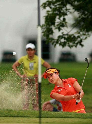 11일(현지시간) 미국 펜실베이니아주 베슬리헴의 사우컨밸리 골프장 올드코스에서 열린 US여자오픈골프대회 3라운드, 박희영이 벙커에서 탈출하고 있다. 