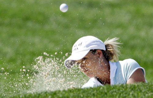 13일(한국시간) 미국 펜실베이니아주 베슬리헴의 사우컨밸리 골프장 올드코스(파71.6천740야드)에서 열린 US여자오픈골프대회에서 크리스티 커(미국)가 12번홀 벙커샷을 시도하고 있다. 