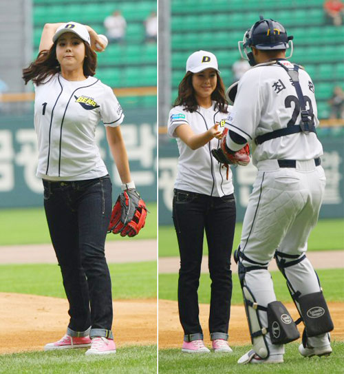 19일 오후 서울 잠실야구장에서 열린 프로야구 히어로즈 대 두산베어스의 경기 직전 가수 솔비가 시구하고 있다. 