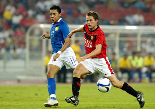 20일(한국시간) 말레이시아 쿠알라룸푸르 부킷 잘릴 국립경기장에서  치러진 맨체스터 유나이티드와 말레이시아 일레븐 팀과의 아시아투어 2009 2차전에서 오언이 드리블 공격을 하고 있다. 