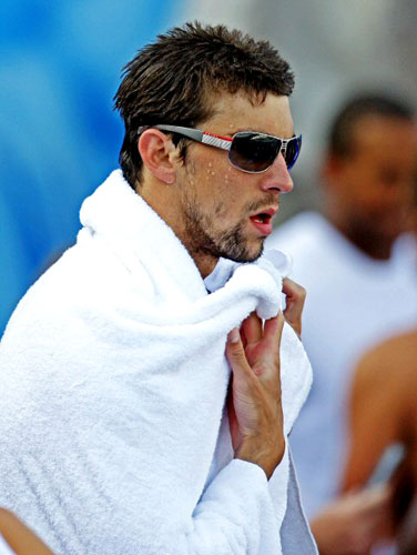 2009로마 세계수영선수권대회에 출전한 미국의 펠프스가 23일(현지시각) 이탈리아 로마 포로이탈리코 메인 수영장에서 열린 공식훈련에서 잠시 휴식을 취하고 있다. 