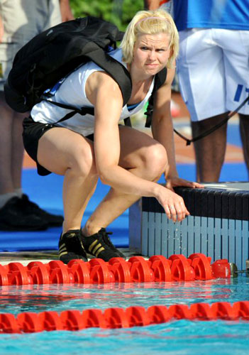 2009로마 세계수영선수권대회에 출전한 독일의 브리타 슈테펜이 23일(현지시각) 이탈리아 로마 포로이탈리코 메인 수영장에 도착해 경기장을 둘러보고 생각에 잠겨있다. 