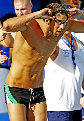 2009로마 세계수영선수권대회에 출전한 미국의 펠프스가 23일(현지시각) 이탈리아 로마 포로이탈리코 메인 수영장에서 열린 공식훈련에서 물안경을 쓰고 있다. 