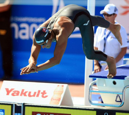   2009로마 세계수영선수권대회에 출전한 튀니지의 우사마 멜루리가 26일 오전(현지시각) 이탈리아 로마 포로 이탈리코 메인풀에서 열린 남자 자유형 400m 예선에서 스타트를 하고 있다. 