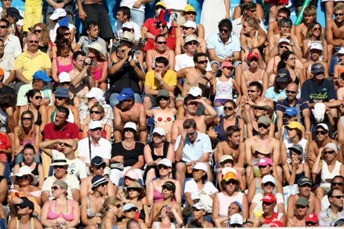 26일 오후(현지시각) 이탈리아 로마 포로 이탈리코 수영장에서 열린 2009로마 세계수영선수권대회 남자 자유형 400m 결승전을 보기위해 관람객들이 경기장에 가득 들어차 있다. 