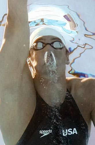 27일(현지시간) 이탈리아 로마 포로 이탈리코 메인풀에서 열린 국제수영연맹(FINA) 2009 세계수영선수권 남자 자유형 200m 예선, 미국의 마이클 펠프스가 역영하고 있다. 