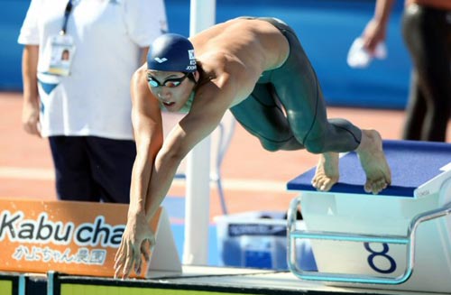 27일(현지시간) 이탈리아 로마 포로 이탈리코 메인풀에서 열린 국제수영연맹(FINA) 2009 세계수영선수권 자유형 200m 예선, 배준모가 힘차게 스타트 하고 있다. 