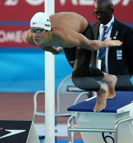 27일(현지시각) 이탈리아 로마 포로 이탈리코 메인풀에서 열린 국제수영연맹(FINA) 세계수영선수권 남자 자유형 200m 준결승, 박태환이 스타트를 하고 있다. 