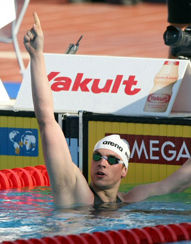  29일(한국시각) 이탈리아 로마 포로 이탈리코 수영장에서 열린 남자 자유형 200m 결승에서 독일의 파울 비더만이 기록 확인 후 환호하고 있다. 비더만은 세계최고기록을 갈아치우며 대회 2관왕에 올랐다. 