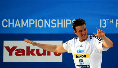29일(한국시각) 이탈리아 로마 포로 이탈리코 수영장에서 열린 남자 자유형 200m에서 우승한 비더만이 시상에 앞서 환호하고 있다. 
