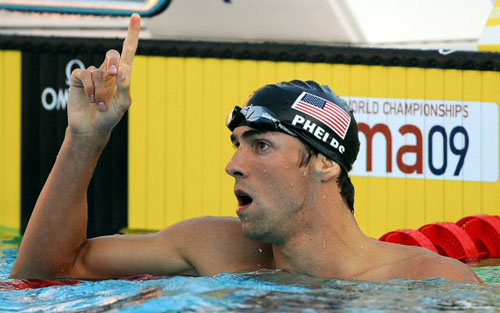 30일(한국시간) 이탈리아 로마의 포로 이탈리코 콤플렉스에서 열린 2009 로마 세계수영선수권대회 남자 접영 200ｍ 결승에서 1위를 차지한 펠프스가 환호하고 있다. 
