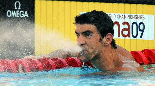 30일(한국시간) 이탈리아 로마의 포로 이탈리코 콤플렉스에서 열린 2009 로마 세계수영선수권대회 남자 접영 200ｍ 결승에서 펠프스가 우승을 확정 짓고 기뻐하고 있다. 