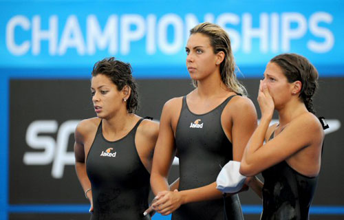 31일(한국시간) 이탈리아 로마의 포로 이탈리코 콤플렉스에서 열린 2009 로마 세계수영선수권대회에서 우승이 좌절된 이탈리아 선수들이 허탈해하고 있다. 