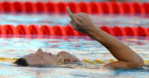 31일(한국시간) 이탈리아 로마의 포로 이탈리코 콤플렉스에서 열린 2009 로마 세계수영선수권대회 남자 자유형 100ｍ에서 우승을 차지한 세자르 시엘루 필류가 환호하고 있다. 