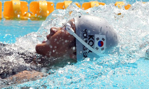 2009로마 세계수영선수권대회에 출전한 강영서가 31일 오후(현지시각) 이탈리아 로마 포로 이탈리코 메인풀에서 열린 여자 배영 200m 예선에서 역영하고 있다. 