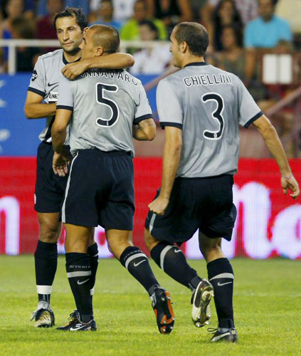 1일(한국시간) 스페인 세비야 라몬 산체스 피스 후안 경기장에서 열린 2009 피스컵 안달루시아 레알 마드리드와 유벤투스와의 준결승전에서 득점에 성공한 유벤투스 선수들이 기뻐하고 있다. 