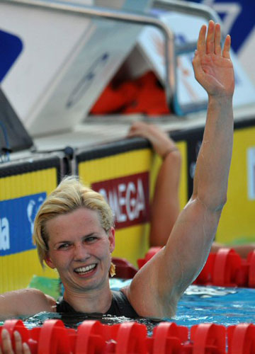1일 오전(이하 한국시간) 이탈리아 로마의 포로 이탈리코 콤플렉스에서 열린 2009 로마 세계수영선수권대회 여자 자유형 100m 우승자 브리타 슈테펜이 기뻐하고 있다. 