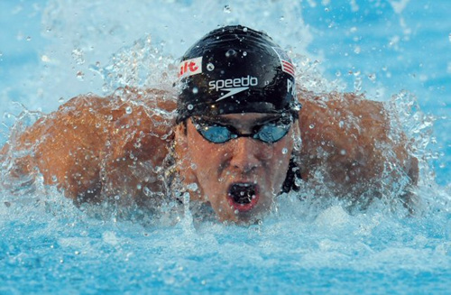 2일(한국 시간) 이탈리아 로마의 포로 이탈리코 콤플렉스에서 열린 2009 로마 세계수영선수권대회 남자 접영 100ｍ에서 펠프스가 역영을 펼치고 있다.
 