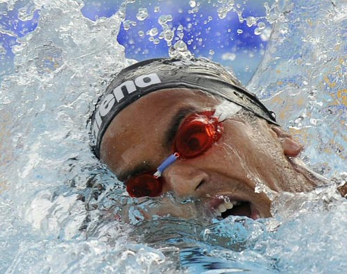 2일(현지시간) 이탈리아 로마 포로 이탈리코 수영장에서 열린 국제수영연맹(FINA) 2009 세계수영선수권, 남자 자유형 1500m 결승에서 튀니지의 우사마 멜룰리가 역영하고 있다. 
