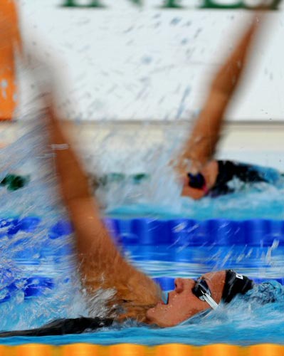 2일(현지시간) 이탈리아 로마 포로 이탈리코 수영장에서 열린 국제수영연맹(FINA) 2009 세계수영선수권, 여자 400m 개인 혼영 결승에서 우승한 헝가리의 카틴카 호스주가 역영하고 있다. 