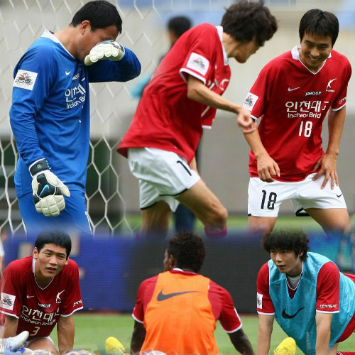 한일 프로축구올스타 2009 조모컵을 하루 앞둔 7일 오후 인천 문학경기장에서 무더위 속에서 한국 올스타팀 선수들이 공식훈련을 하고 있다. 