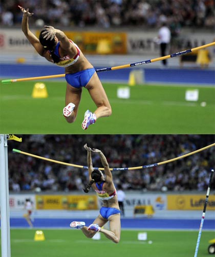 17일(현지시간) 독일 베를린 올림피아 슈타디온에서 열린 2009 세계육상선수권대회 여자 장대높이뛰기 결승, 러시아의 ‘미녀새’ 옐레나 이신바예바가 바를 넘지 못하고 있다. 