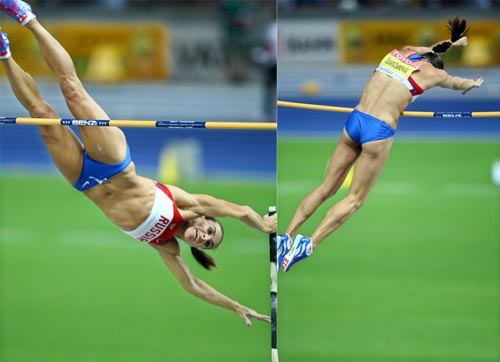 17일(현지시간) 독일 베를린 올림피아 슈타디온에서 열린 2009 세계육상선수권대회 여자 장대높이뛰기 결승, 러시아의 ‘미녀새’ 옐레나 이신바예바가 바를 건드린 채 매트 위로 떨어지고 있다. 