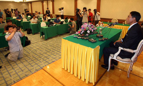 국내 최고령,퇴다승 투수인 한화 송진우가 18일 대전 유성 리베라호텔에서 기자회견을 열고 은퇴 소감을 말하고 있다. 